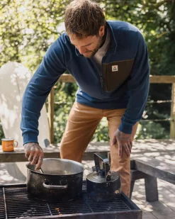 Offgrid 1/4 Zip Recycled Cotton Sweatshirt